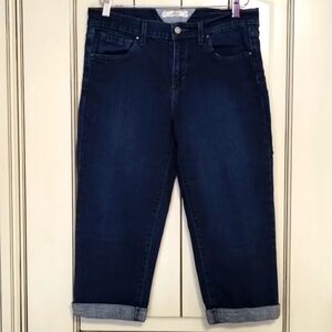 Women's Levi's Size 8 denim cropped jeans medium wash stretch